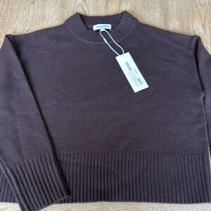 Dark Brown Crewneck Sweater with Ribbed Cuffs and Relaxed Fit